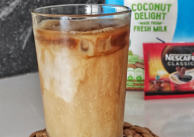 Es Kopi Susu Kelapa: Minuman Segar dengan Rasa Tropis Natural