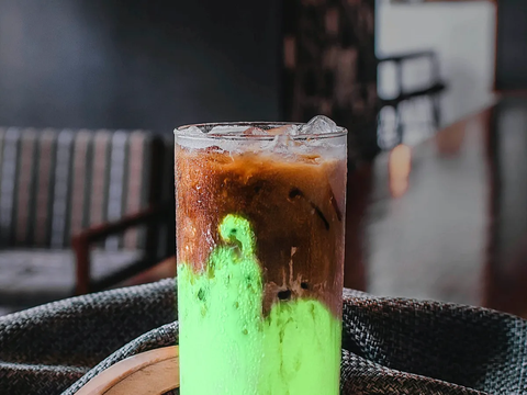 Es Kopi Susu Pandan: Minuman Segar dengan Aroma Daun Pandan