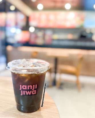 Kopi Janji Jiwa Iced Americano: Sensasi Segar dan Nikmat