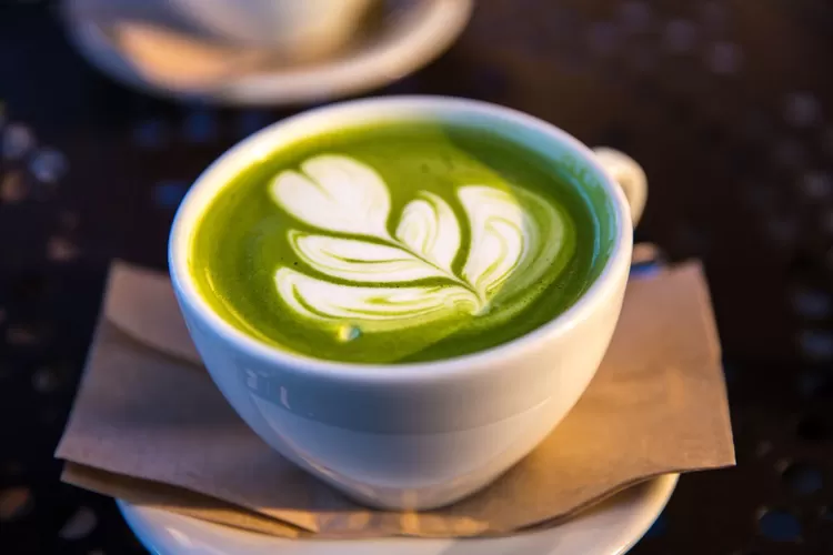 Menikmati Kehangatan Minuman Kopi Susu Matcha yang Lezat