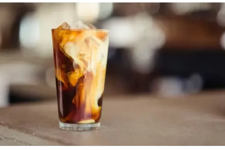 Menikmati Kesegaran Minuman Cold Brew Coffee dengan Susu