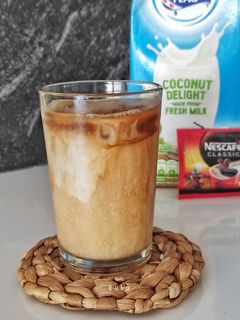 Menikmati Segarnya Minuman Es Kopi Susu Kelapa yang Menggoda