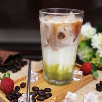 Menikmati Segarnya Minuman Es Kopi Susu Matcha yang Lezat