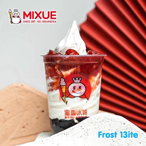 Es Krim Strawberry Lucky Sundae: Lezatnya Kombinasi Segar dan Manis