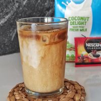 Menikmati Segarnya Minuman Kopi Susu Kelapa yang Menggoda Selera