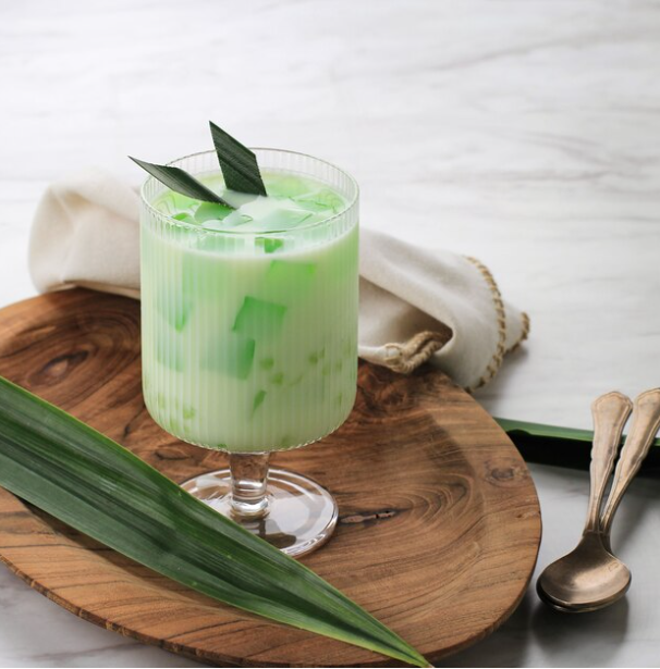 Menikmati Segarnya Es Cendol: Minuman Tradisional yang Menggoda