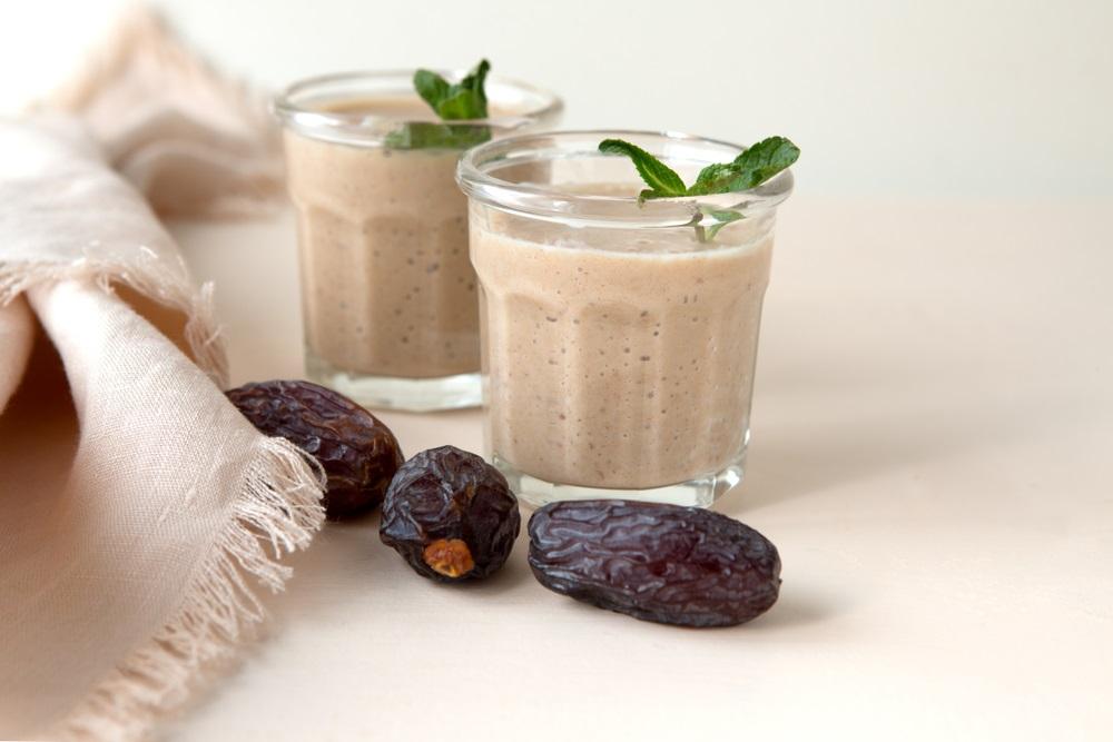 Menikmati Segarnya Minuman Kopi Susu Kurma yang Lezat