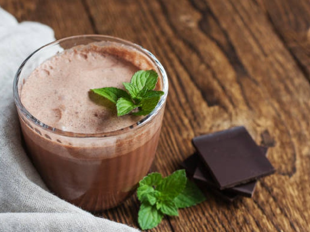 Menikmati Segarnya Minuman Kopi Susu Mint Chocolate yang Lezat