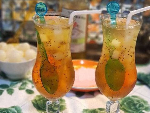 Minuman Esteh Lychee: Segarnya Rasa Buah Lychee dalam Gelas
