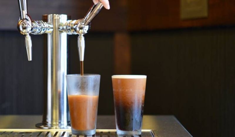 Nikmati Sensasi Segar Minuman Nitro Coffee yang Menggoda