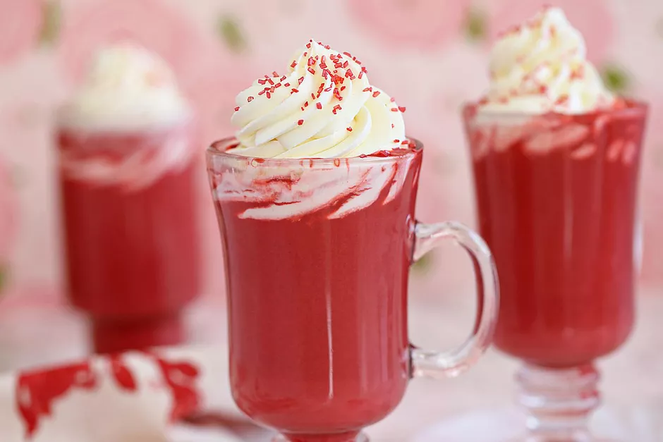 Segarnya Minuman Es Teh Susu Red Velvet yang Menggoda Selera