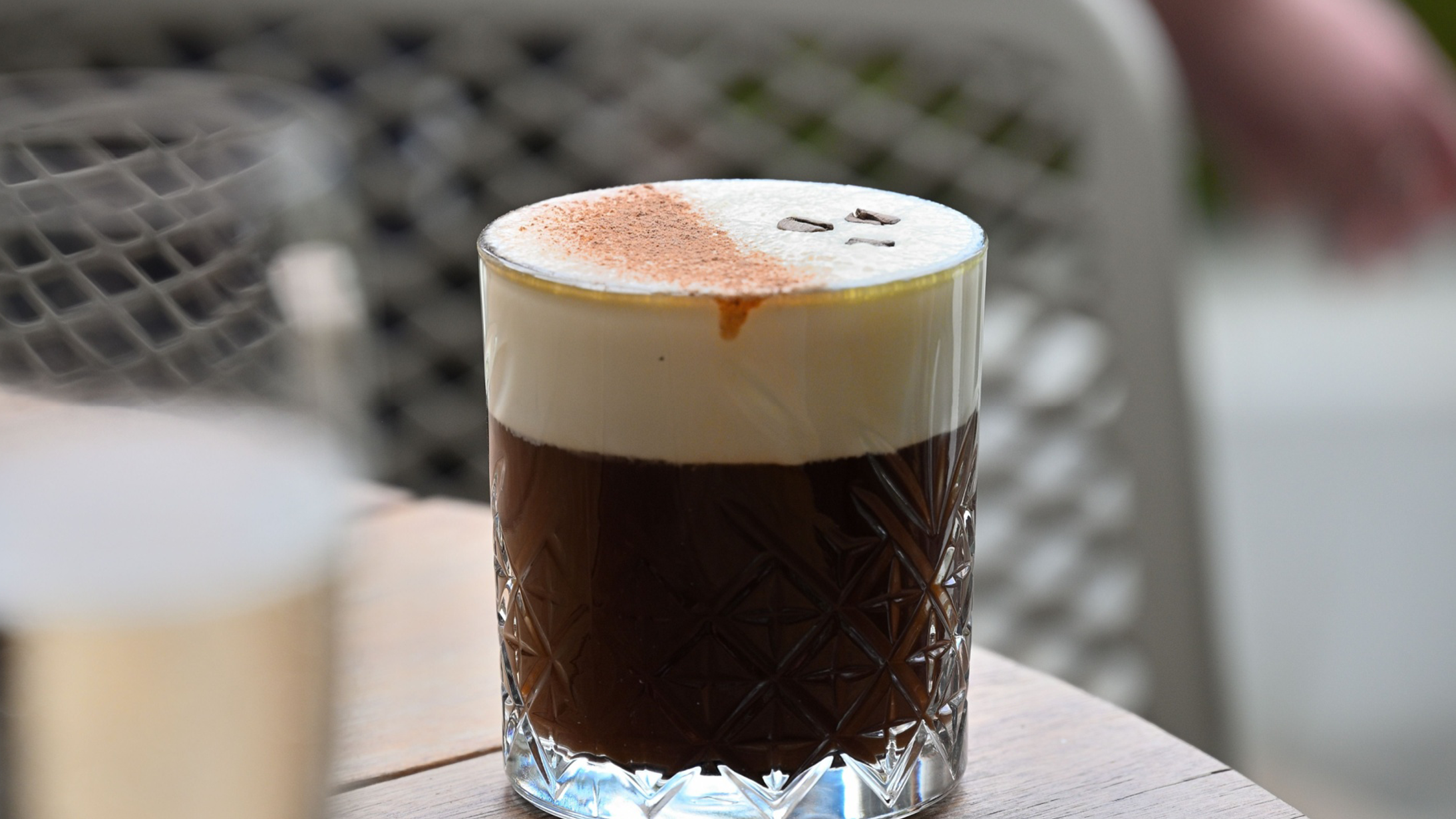 Mengenal Minuman Irish Coffee: Perpaduan Kopi dan Wiski yang Nikmat