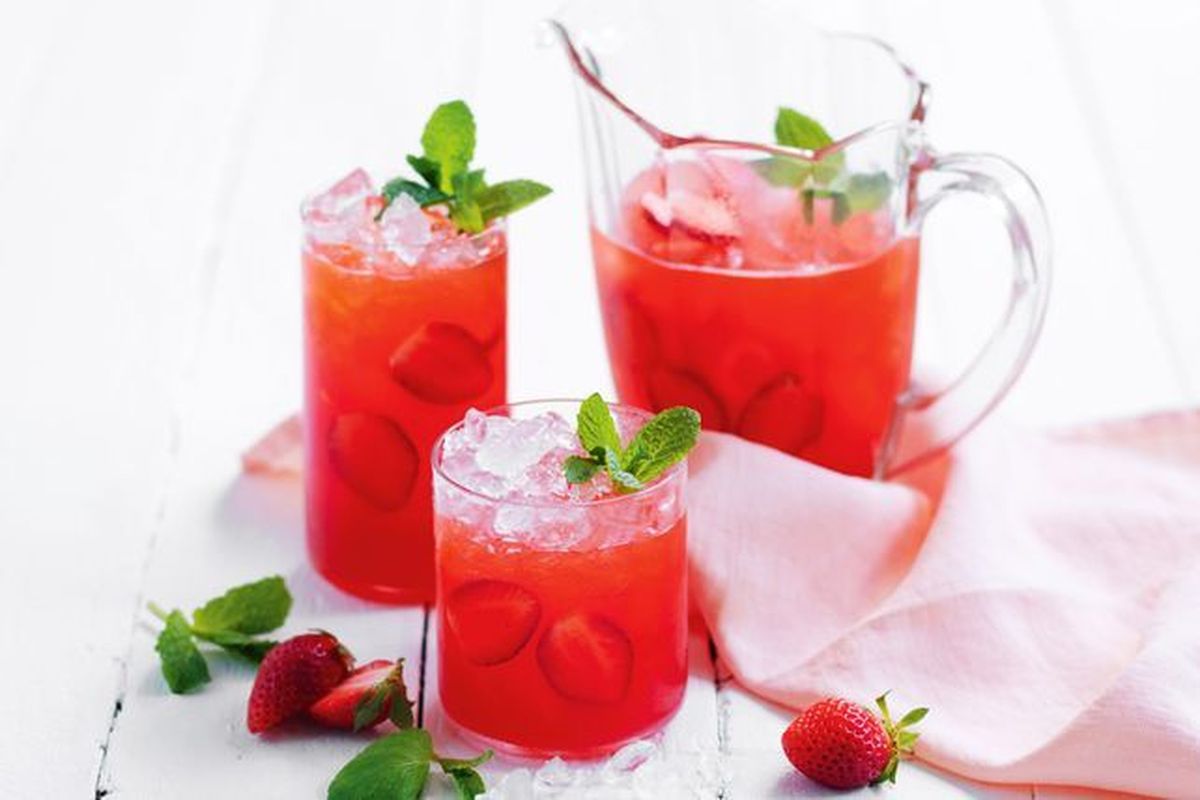 Minuman Lemonteh Strawberry Segar dan Menyegarkan untuk Sehari
