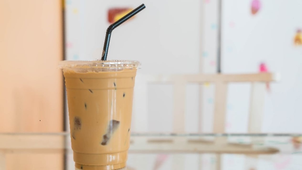 Minuman Yuanyang: Kombinasi Teh dan Kopi yang Menyegarkan