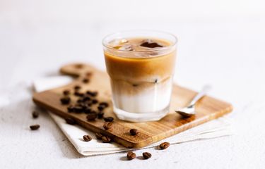 Nikmatnya Minuman Kopi Gula Aren Panas yang Menghangatkan