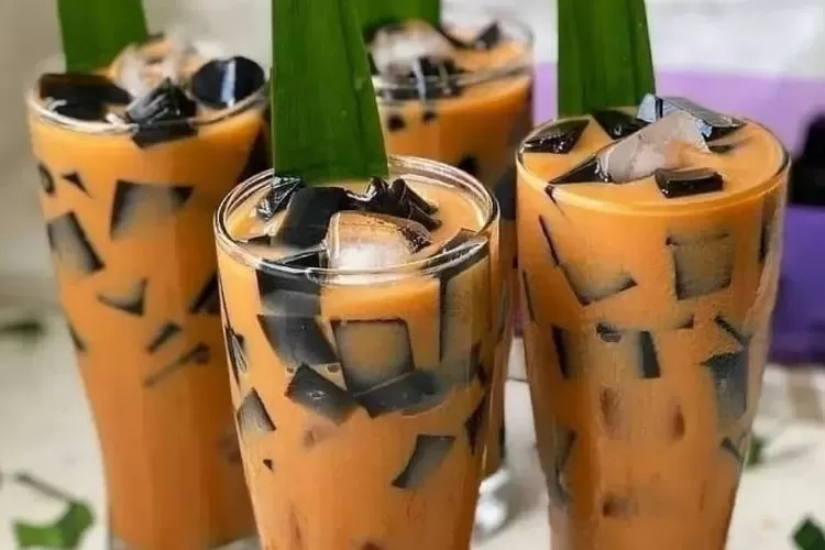 Mengenal Es Cuing: Minuman Segar Tradisional Indonesia